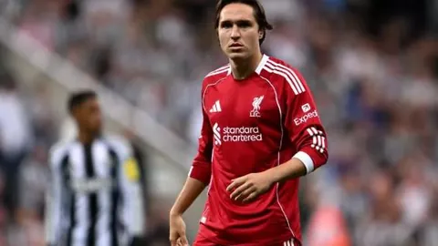 曼城喜提胜利，英超幸免于难