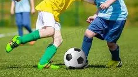 汪涵马伊琍街头边走边吃小吃，镜头记录接地气瞬间